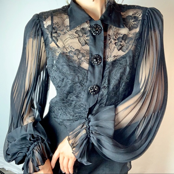 Vintage! Lace bell sleeve top
